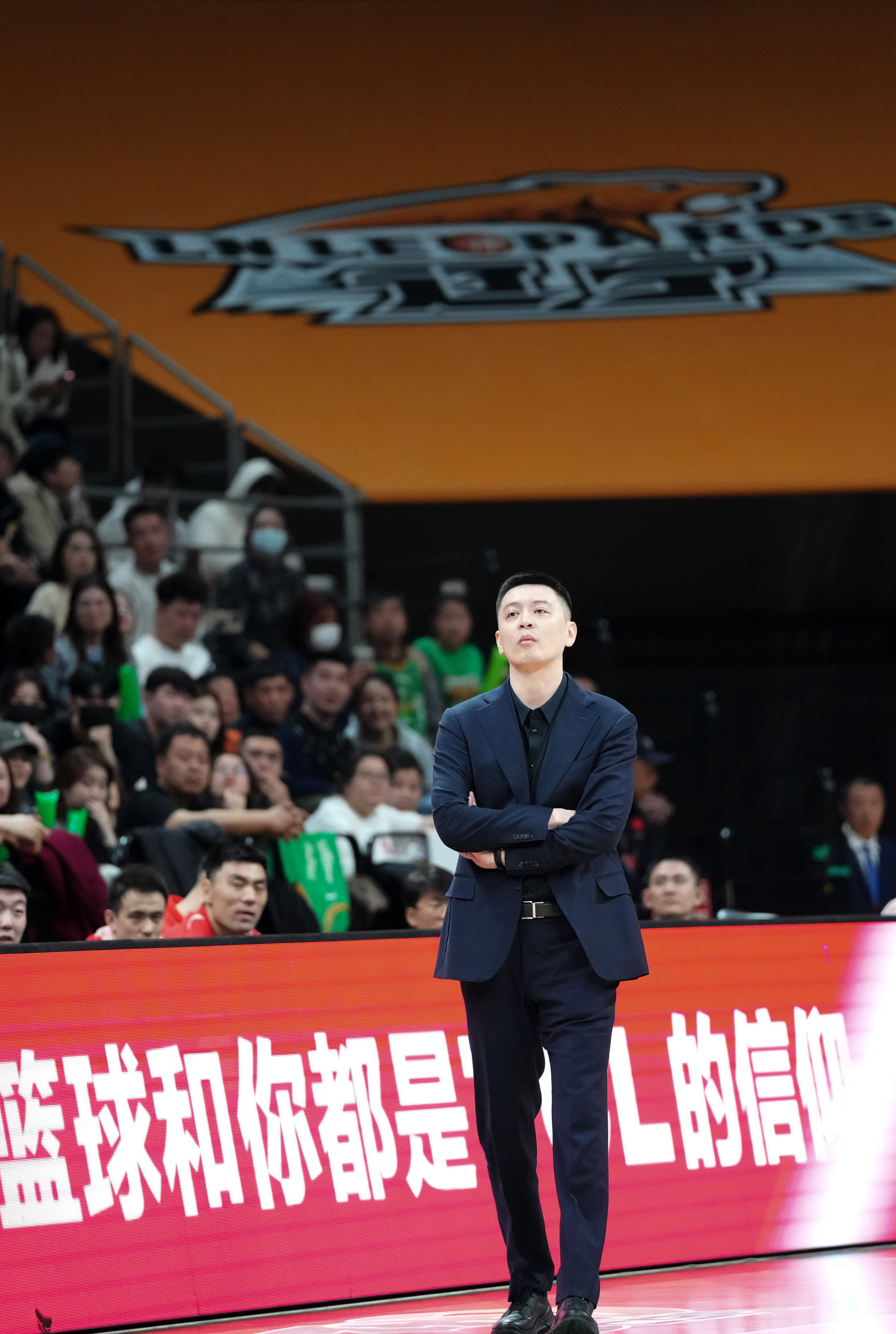 球员出色发挥,帮助球队逆转对手赢得胜利 球员出色发挥,帮助球队逆转对手赢得胜利