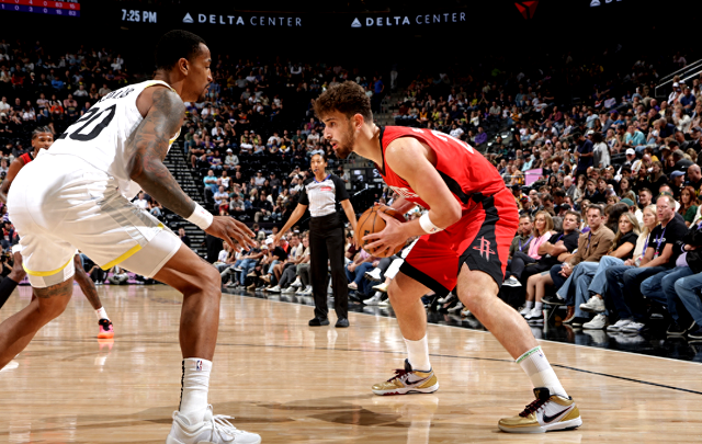 爵士队客场胜步行者,率先获得先机 爵士队客场胜步行者,率先获得先机