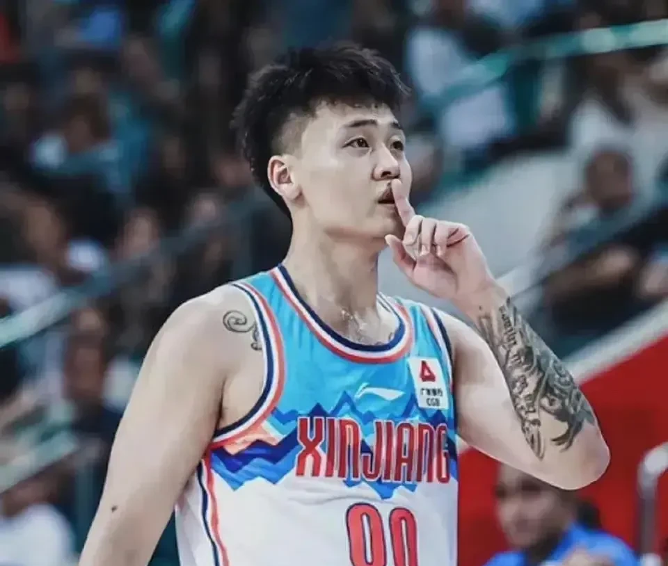 广东队再战新疆男篮，火药味十足搏击