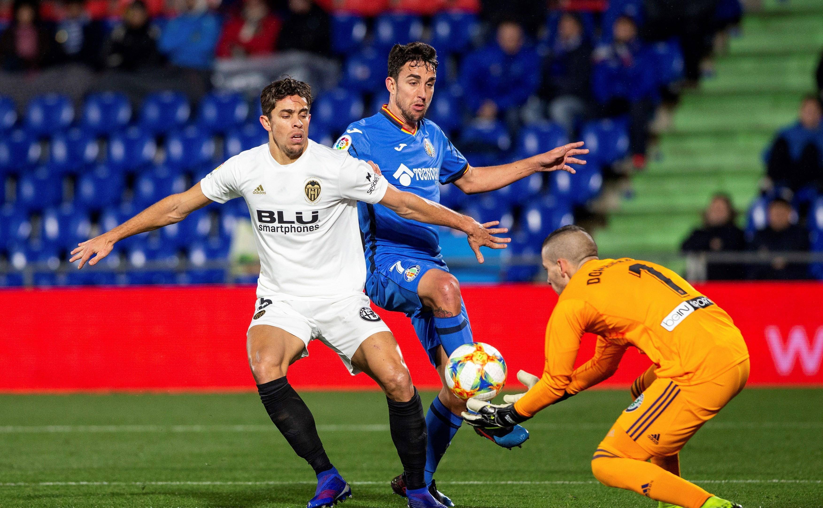 西甲联赛中球星表现抢眼，实力碾压对手