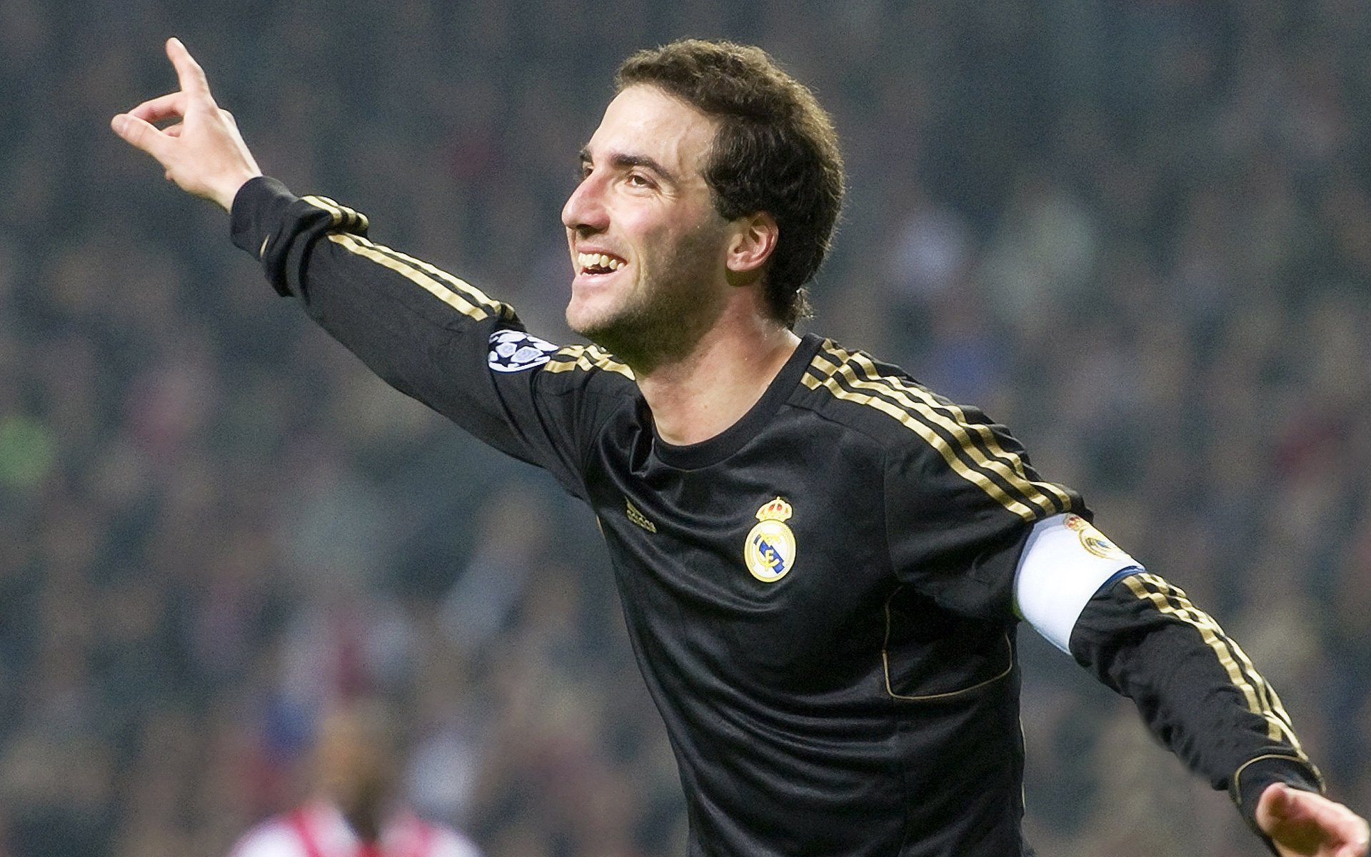 跨界王座，当欧冠决赛变身篮球场，广厦的钢铁洪流如何全面压制猛龙之翼？